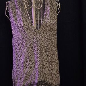 Sleeveless V-Neck Printed Women’s Top - Black & White LG